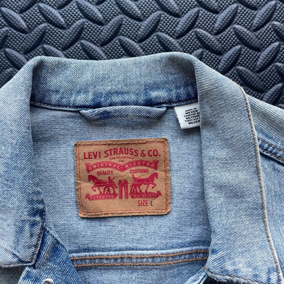 GREAT CONDITION LEVI DENIM JACKET - Picture 2 of 6